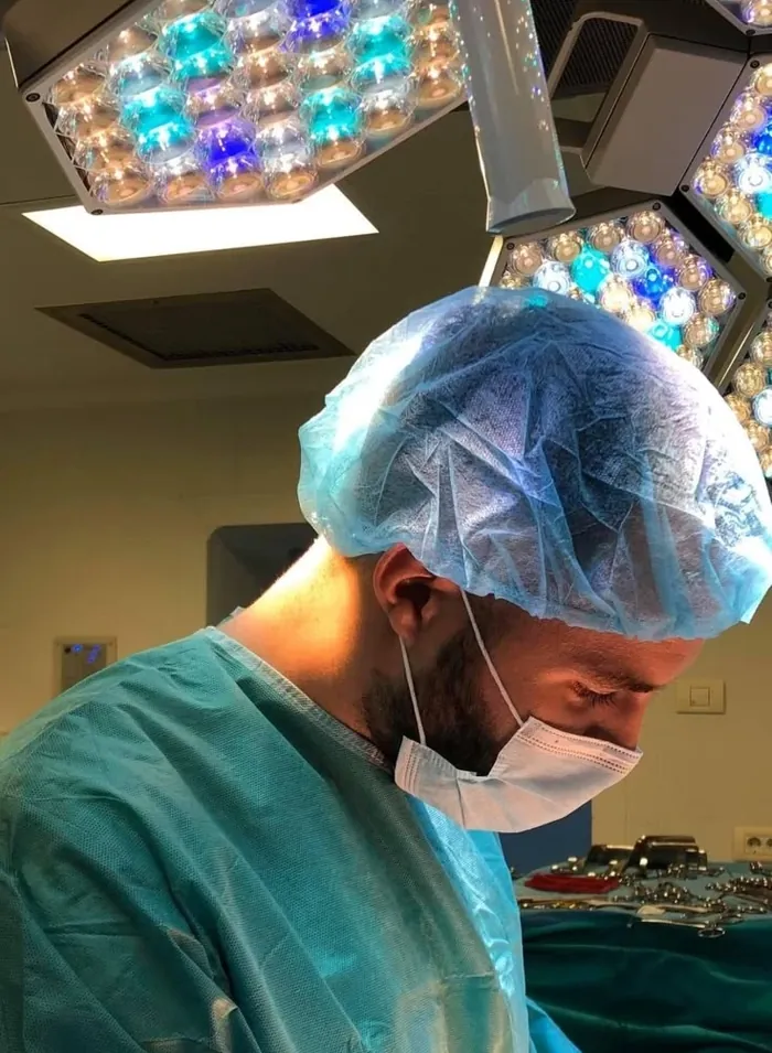 Dr. Ștefan-Claudiu Cîrciumaru, Medic Specialist Urologie, în sala de operație