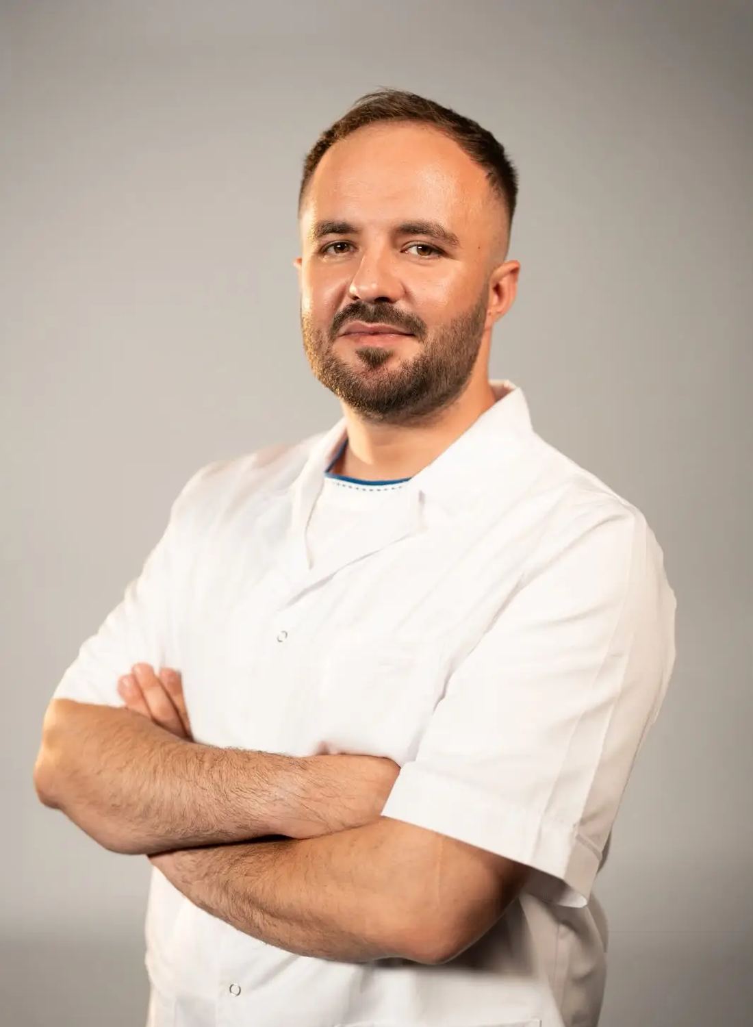 Dr. Ștefan-Claudiu Cîrciumaru, Medic Specialist Urologie, portret în halat medical alb